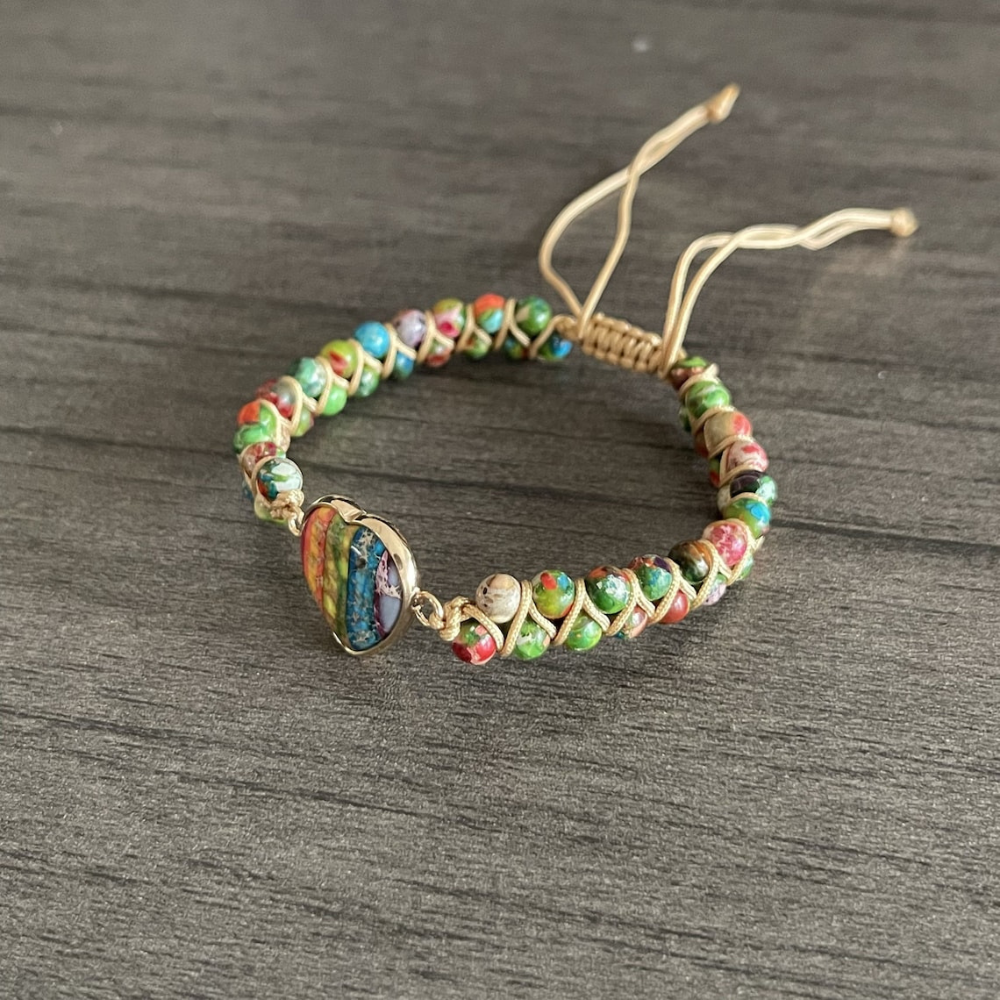 Alida-Armband mit Meeressediment-Jaspis – herzförmiger Regenbogen-Anhänger