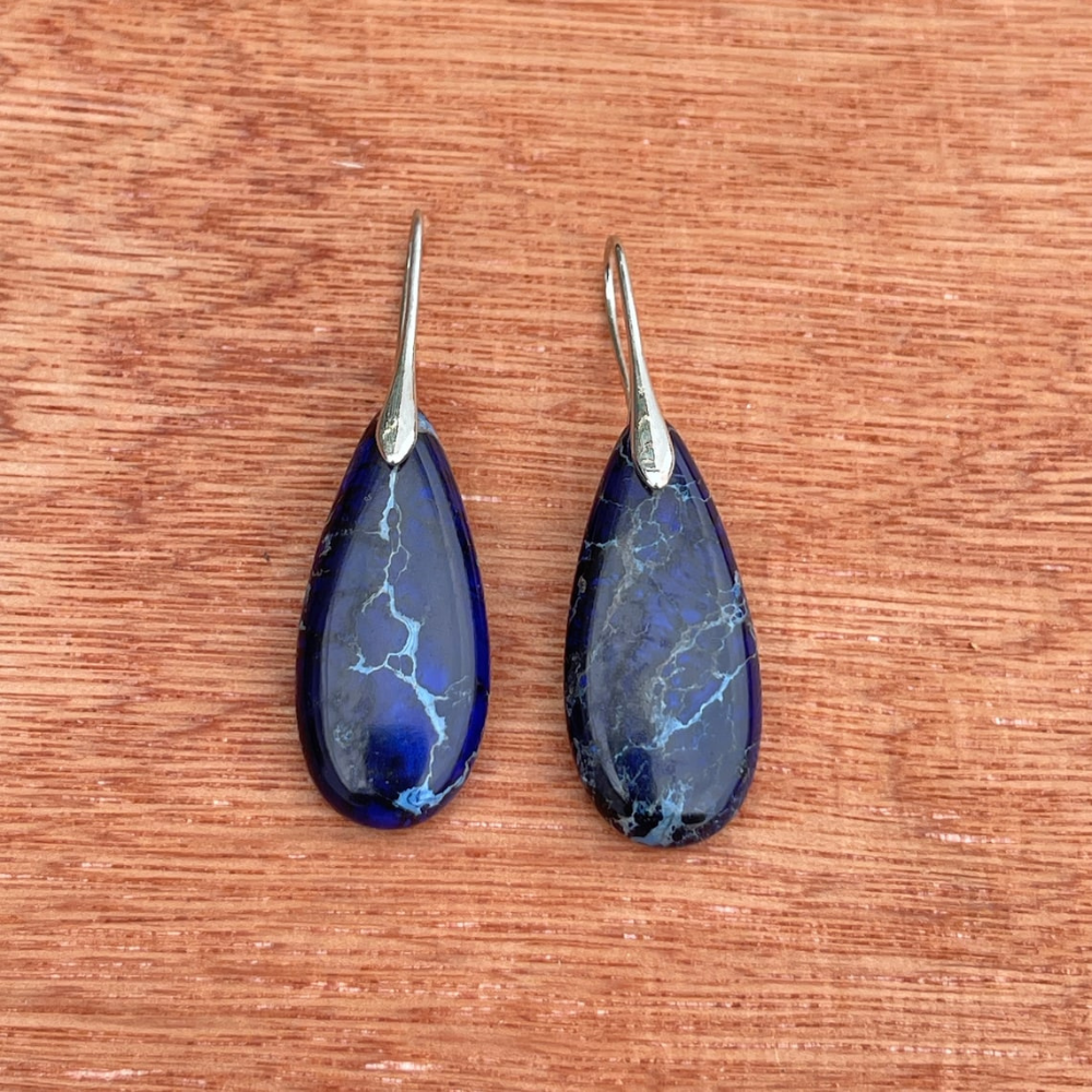 Mariska earrings - Natural dark blue ocean stones