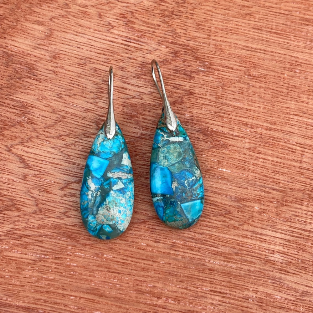 Truus Earrings - Natural and healing blue stones