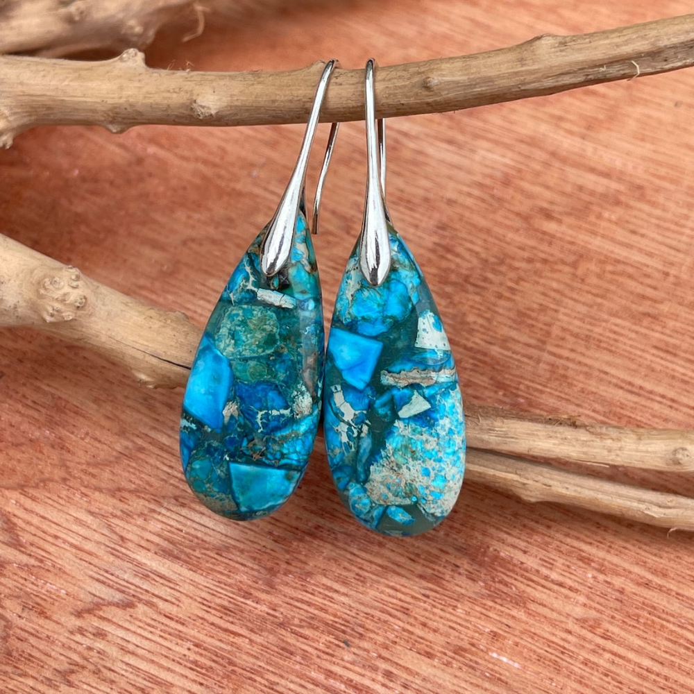 Truus Earrings - Natural and healing blue stones