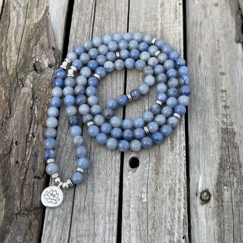 Olympe Armband-Halskette mit Aquamarin – 108 Mala-Perlen aus Naturstein