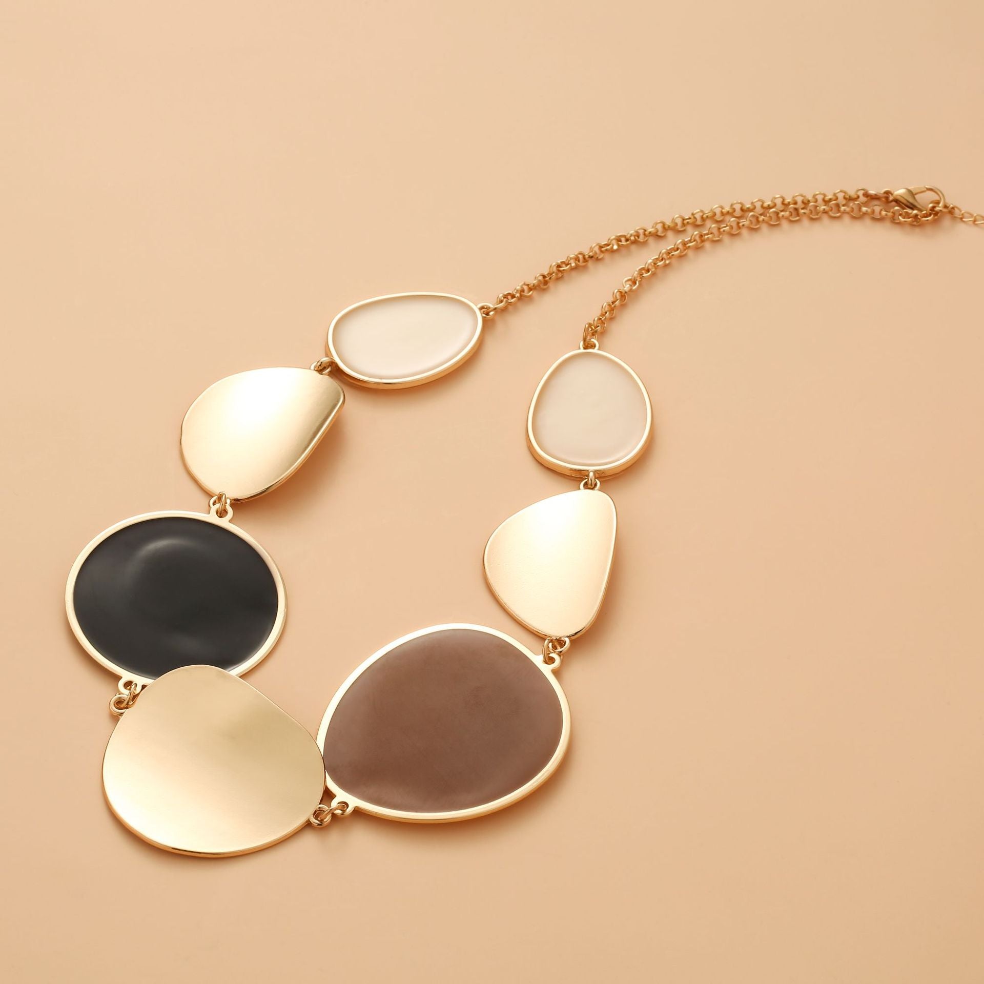 Stylish geometric necklace with irregular lenses