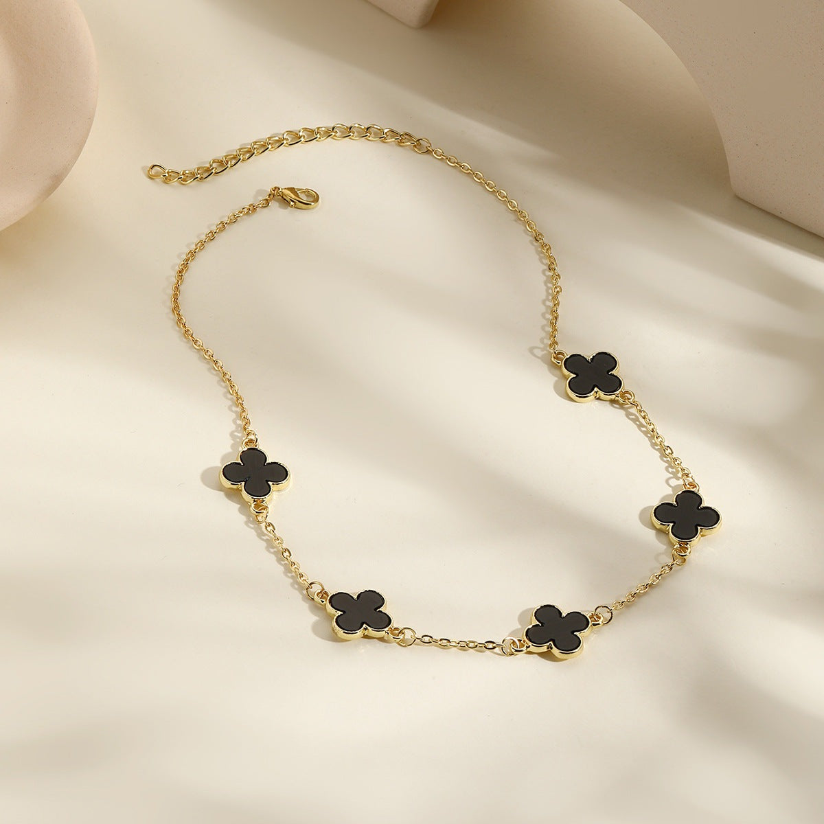 Light Luxury Niche Haute Clover Collarbone Chain