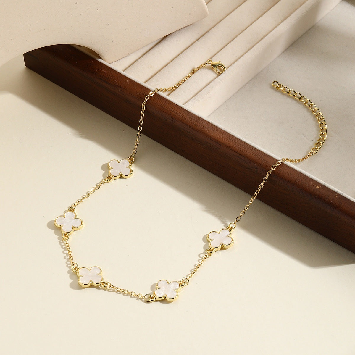 Light Luxury Niche Haute Clover Collarbone Chain