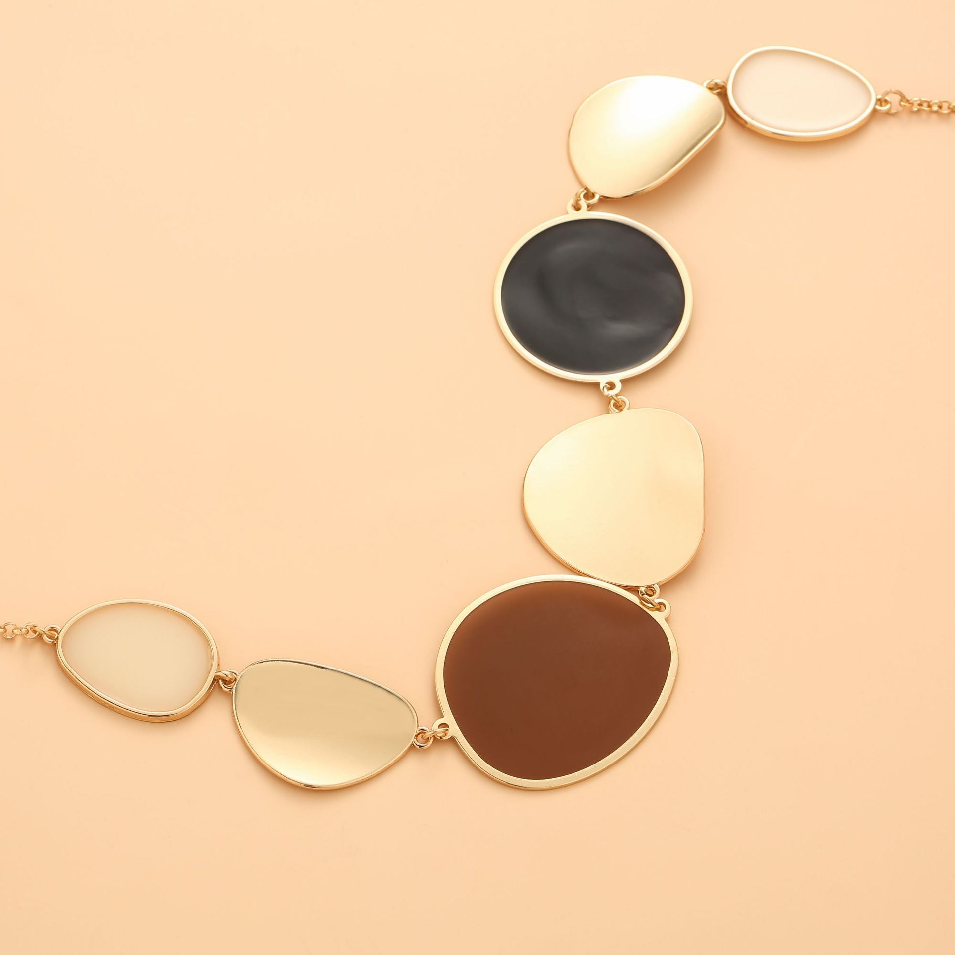 Stylish geometric necklace with irregular lenses