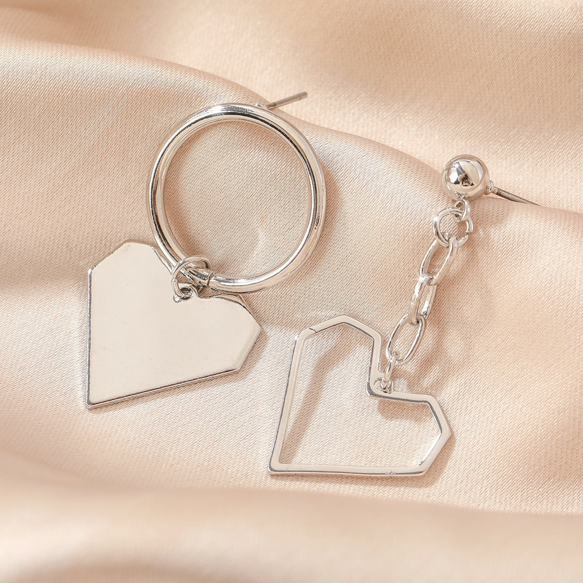 Premium Feeling Earrings Love Heart Silver Pin Earrings