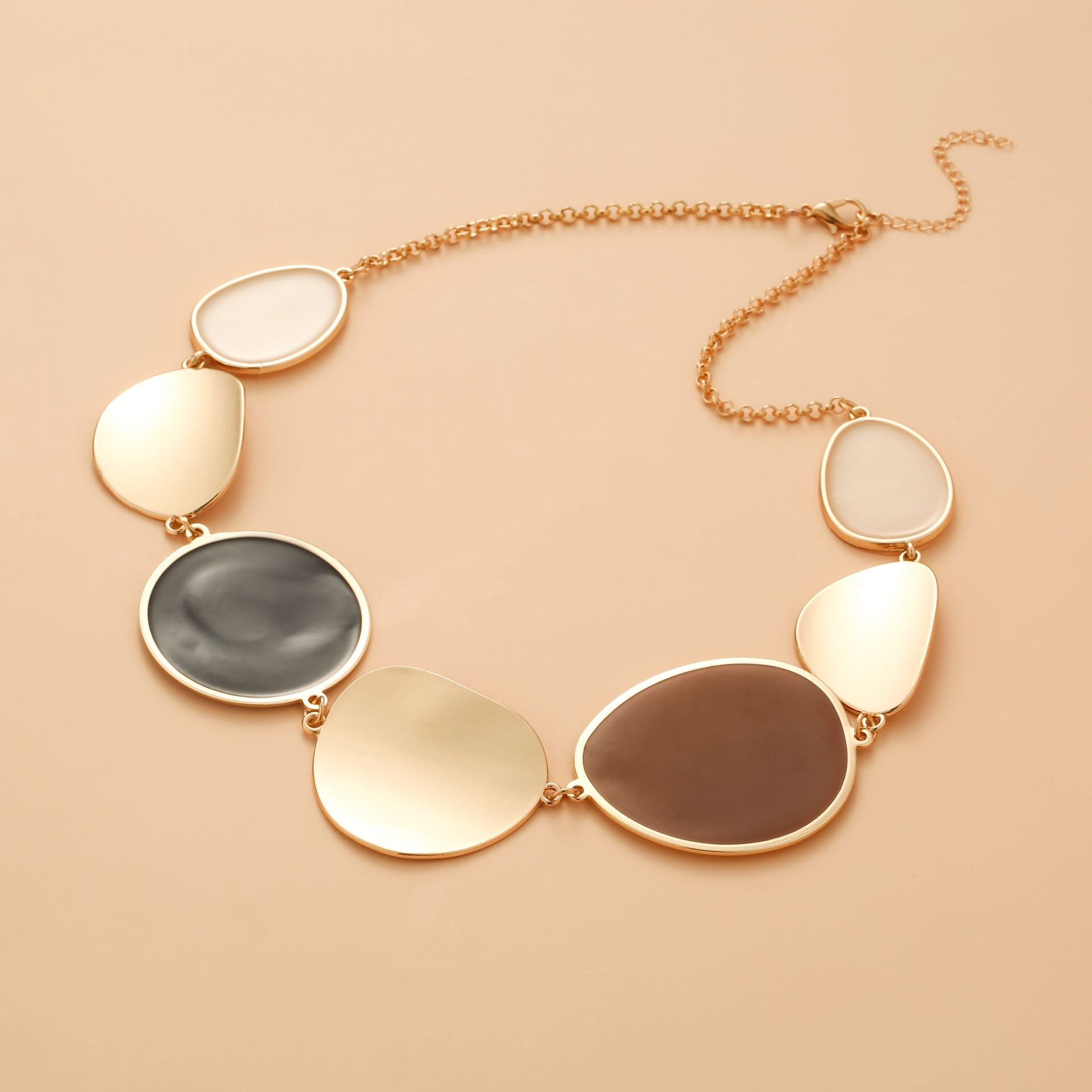 Stylish geometric necklace with irregular lenses