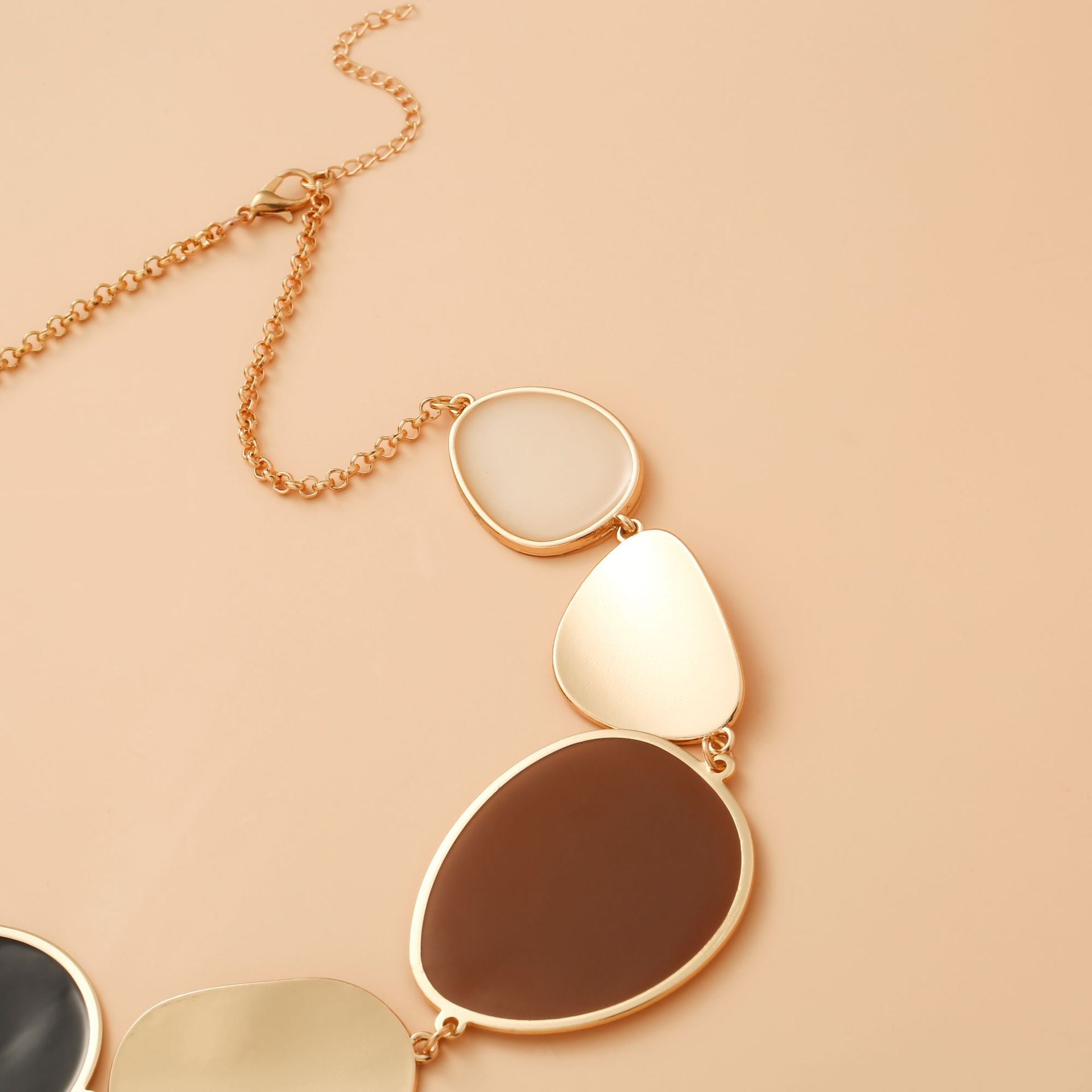 Stylish geometric necklace with irregular lenses