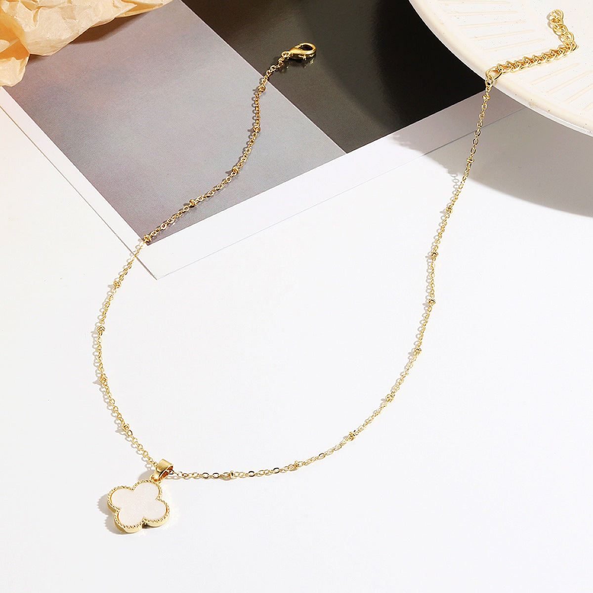 Light Luxury Niche Haute Clover Collarbone Chain